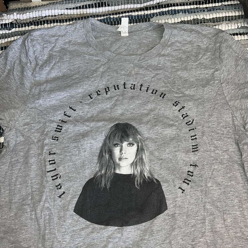 Reputation Tour Taylor Swift Merch - image 1
